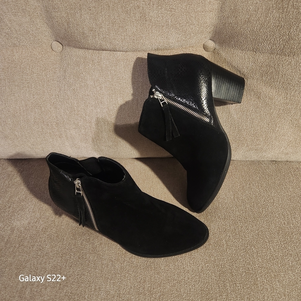 VIONIC Black Ankle Boots  Zipper Size 11. Combined suede with imitation leather